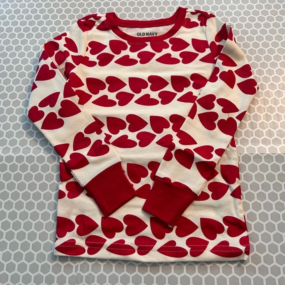 NWT Old Navy Red and Cream Heart-Print Kids Pajama Set. Size 4T